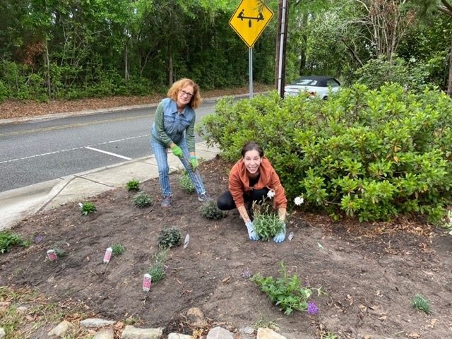 Trish and Rev. Ellen hard at work.